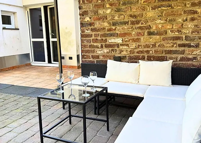 Haus Mit Garten Und Privater Garage Holiday home *