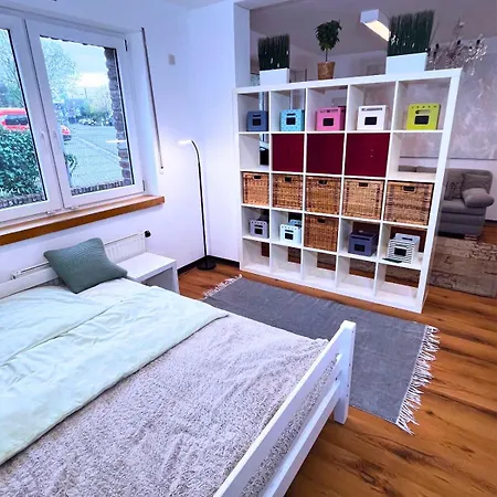 House With Garden, 3 & Private Garage In * קלן