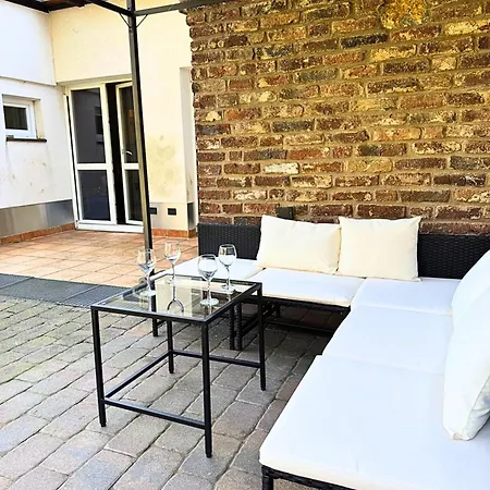 Haus Mit Garten Und Privater Garage Nyaraló *