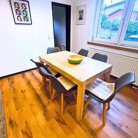 Haus Mit Garten Und Privater Garage Kolonia