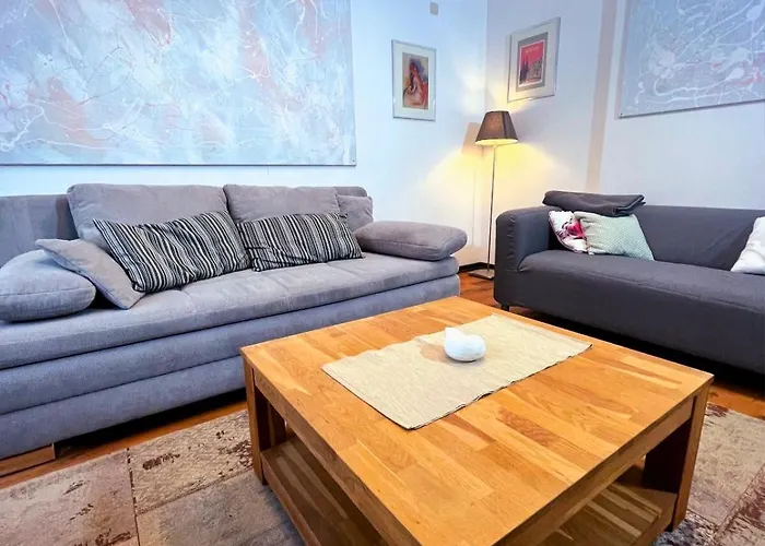 House With Garden, 3 & Private Garage In *