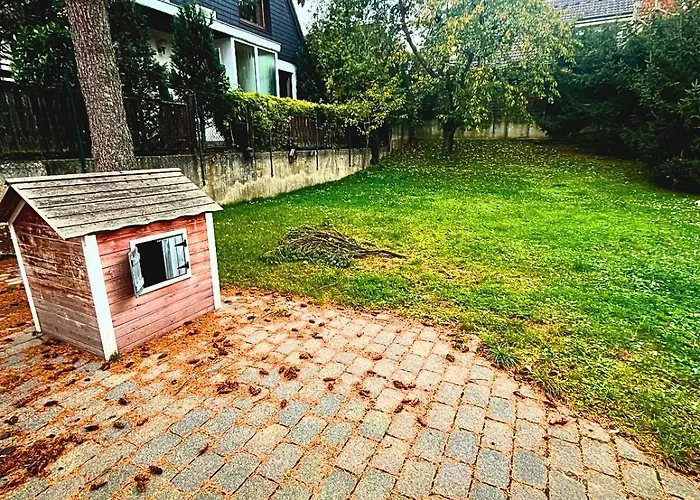 House With Garden, 3 & Private Garage In בית נופש קלן