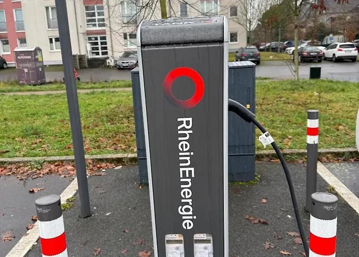 House With Garden, 3 & Private Garage In בית נופש קלן