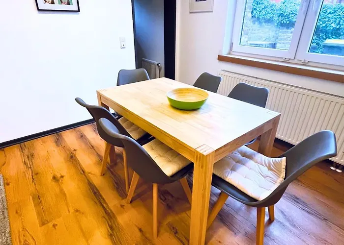 Haus Mit Garten Und Privater Garage 쾰른