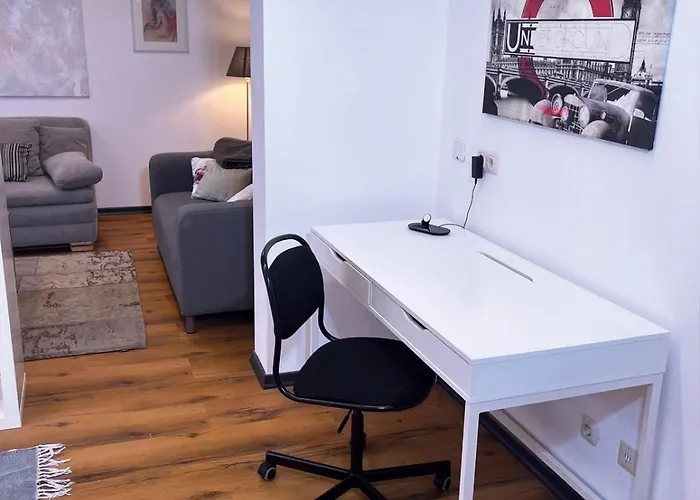 House With Garden, 3 & Private Garage In *