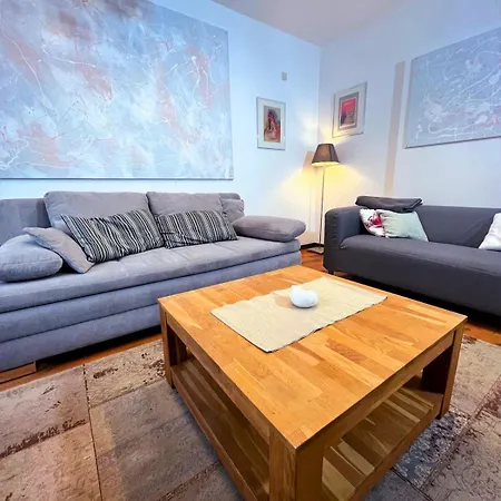 House With Garden, 3 & Private Garage In *