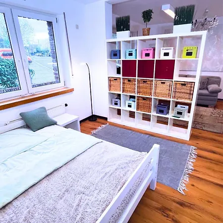 Haus Mit Garten Und Privater Garage * Köln